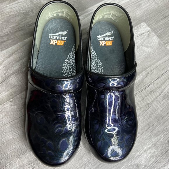 Dansko XP 2.0 Patent Leather Printed Clogs Size 41 (US 10.5-11) - Picture 6 of 11